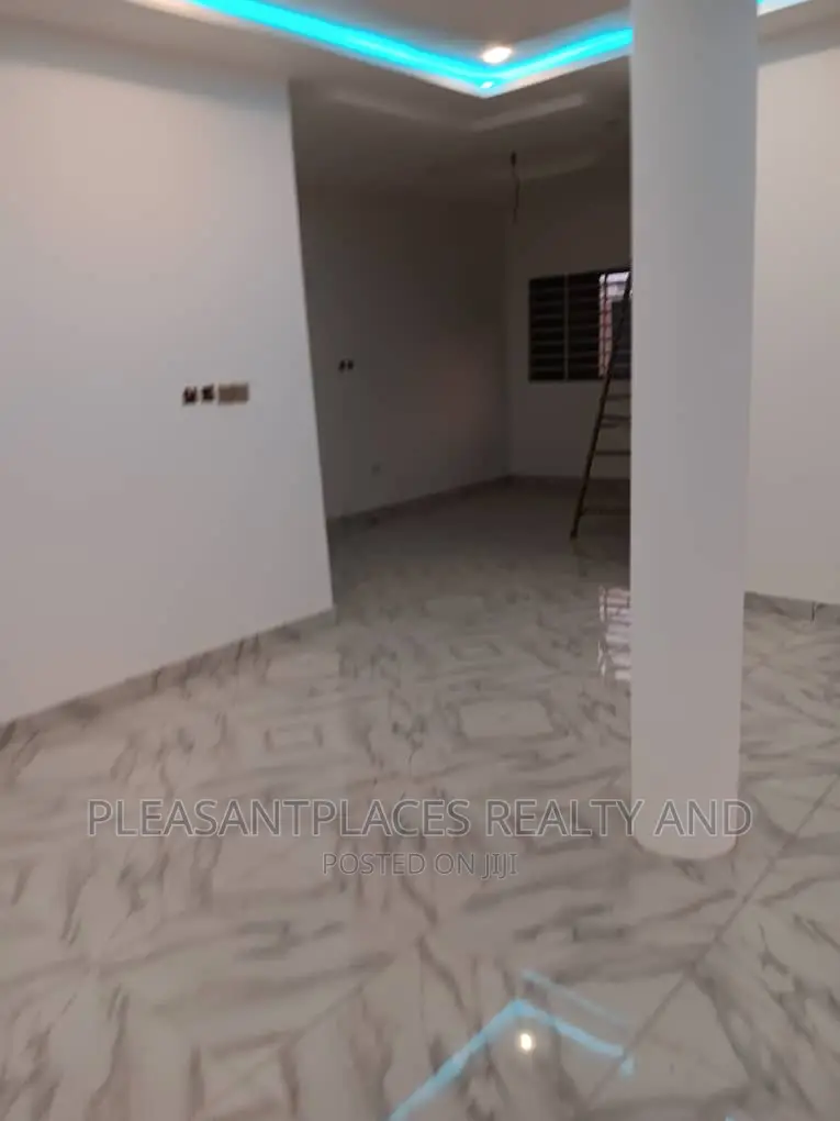 4bdrm Duplex in Pleasantplaces, East Legon for sale
