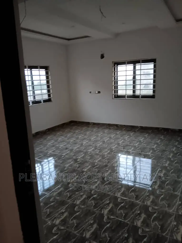 4bdrm Duplex in Pleasantplaces, East Legon for sale