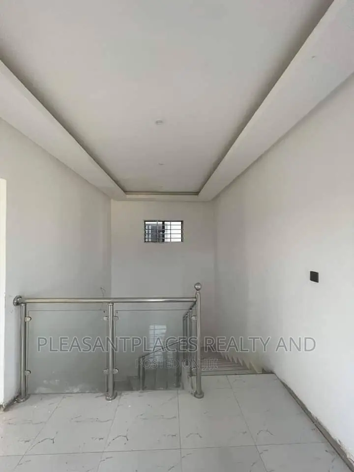 4bdrm Duplex in Pleasantplaces, Spintex for sale