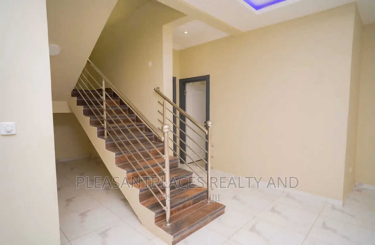 4bdrm Duplex in Pleasantplaces, Spintex for sale
