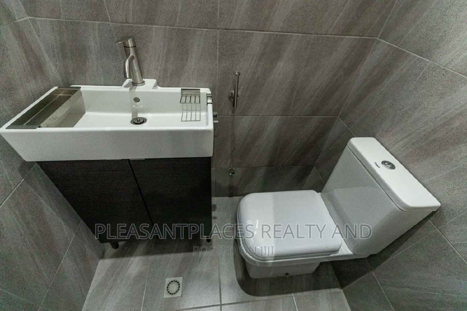 3bdrm House in Pleasantplaces, Spintex for sale