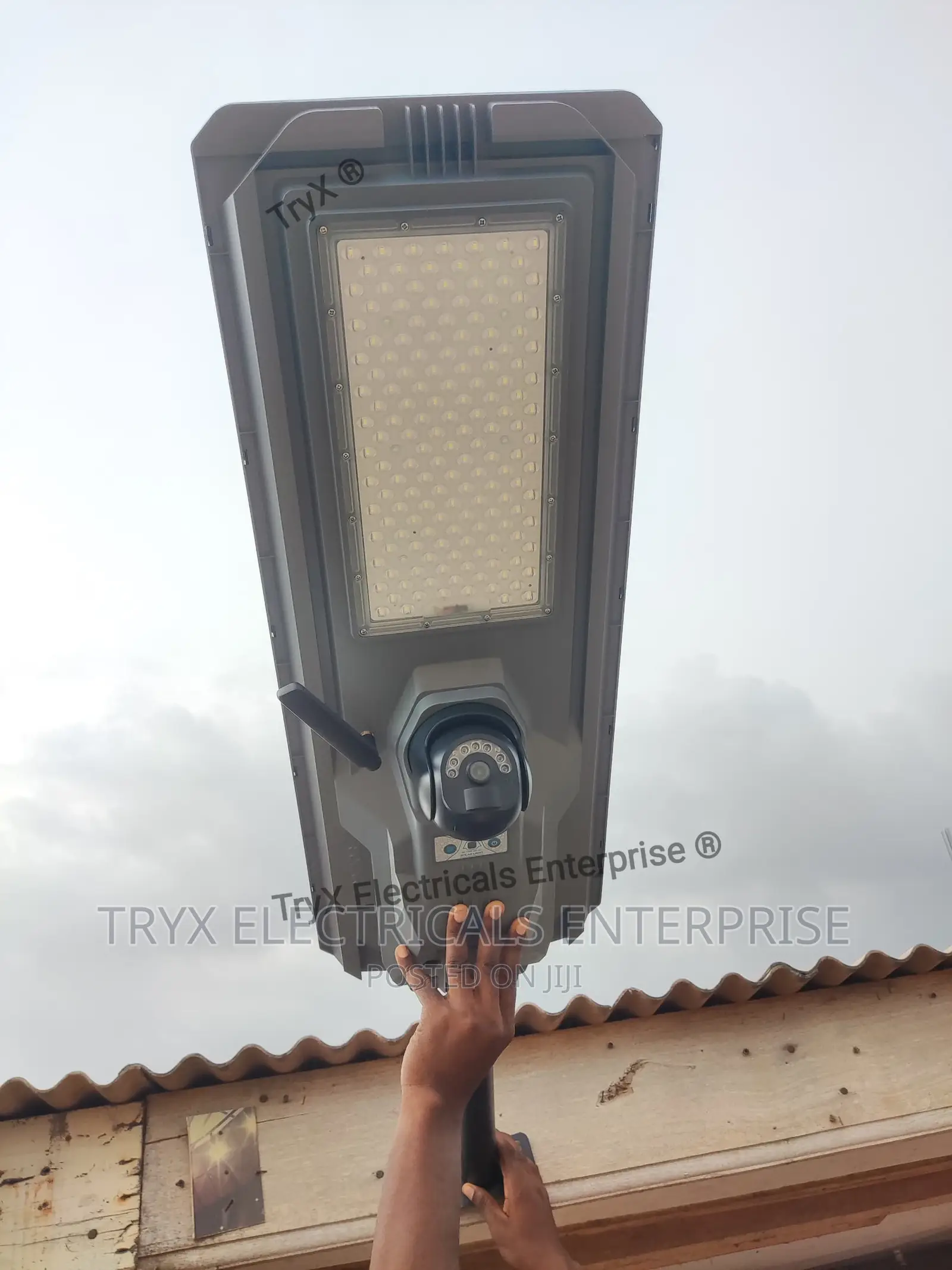 1200W (Starship) Solar Surveillance Street Light + 32GB SD