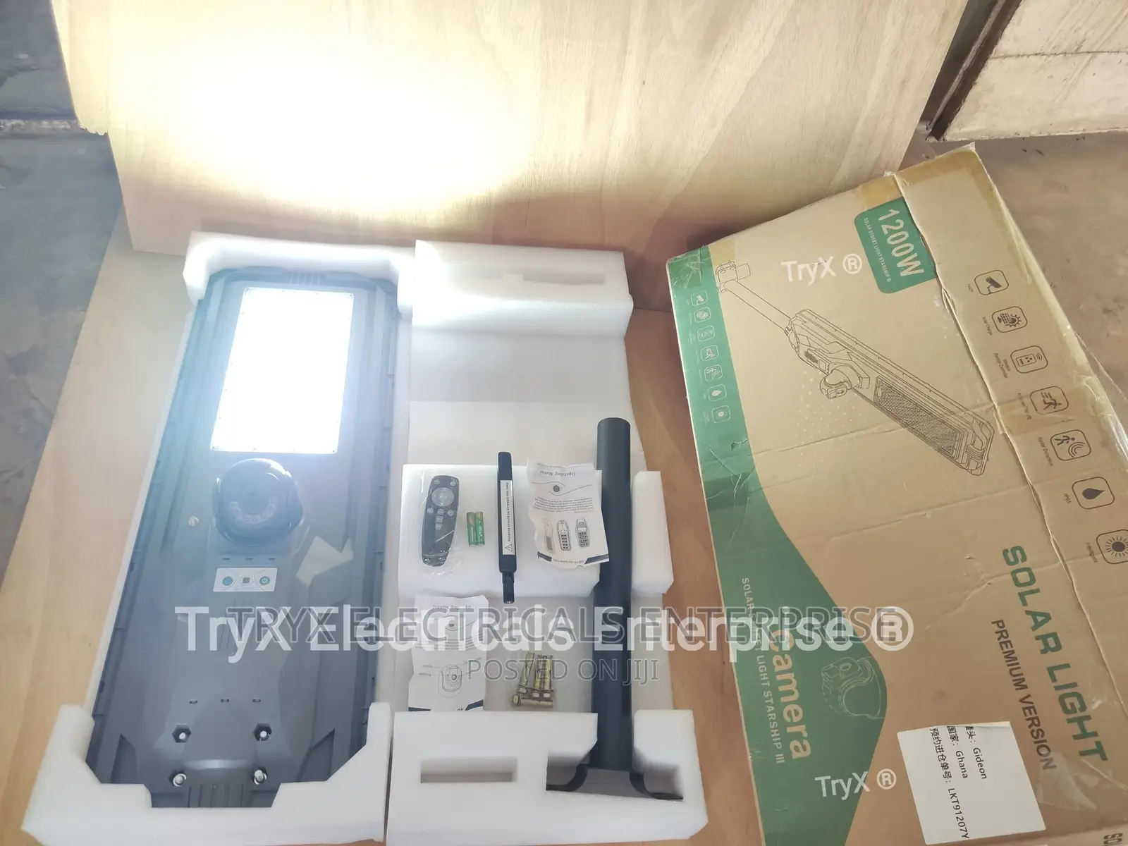 1200W Solar Surveillance Street Light + 32GB SD