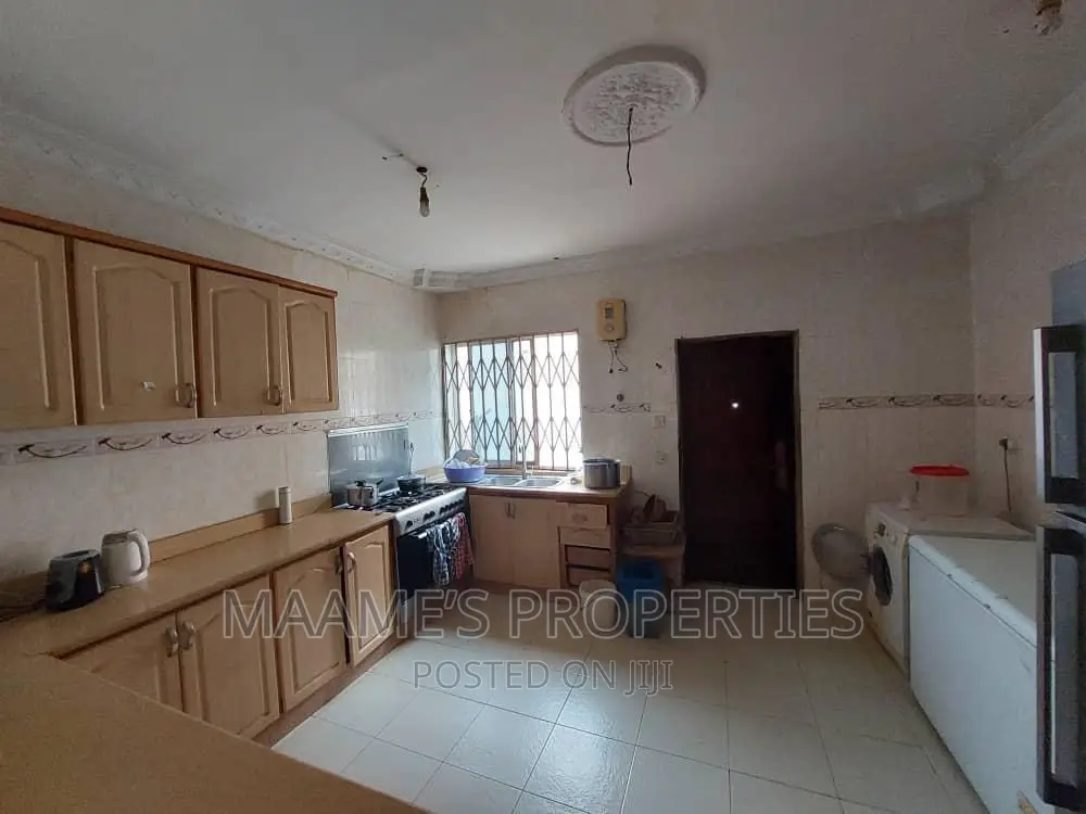 5bdrm Duplex in Oyarifa for sale