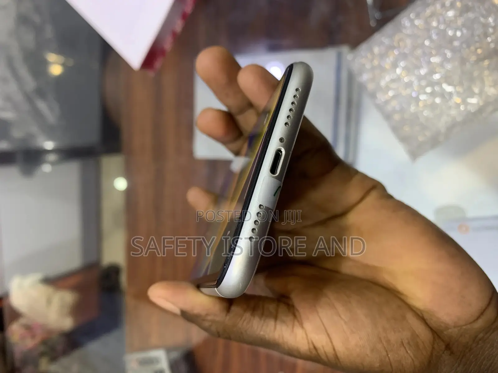 New Apple iPhone XR 128 GB White