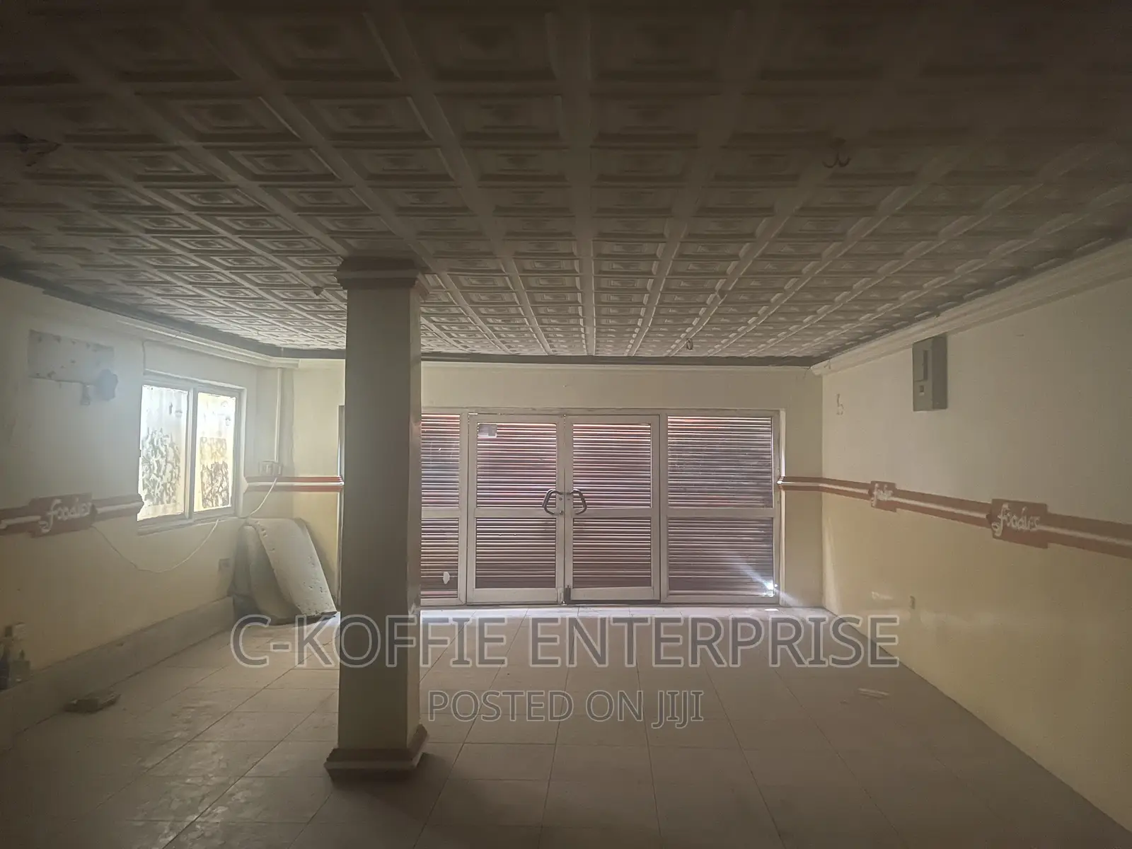 Warehouse With Shop 350sq + Office at Accra Close to Road