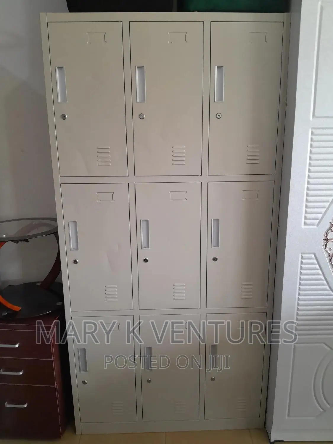 9 Doors Metal Cabinet