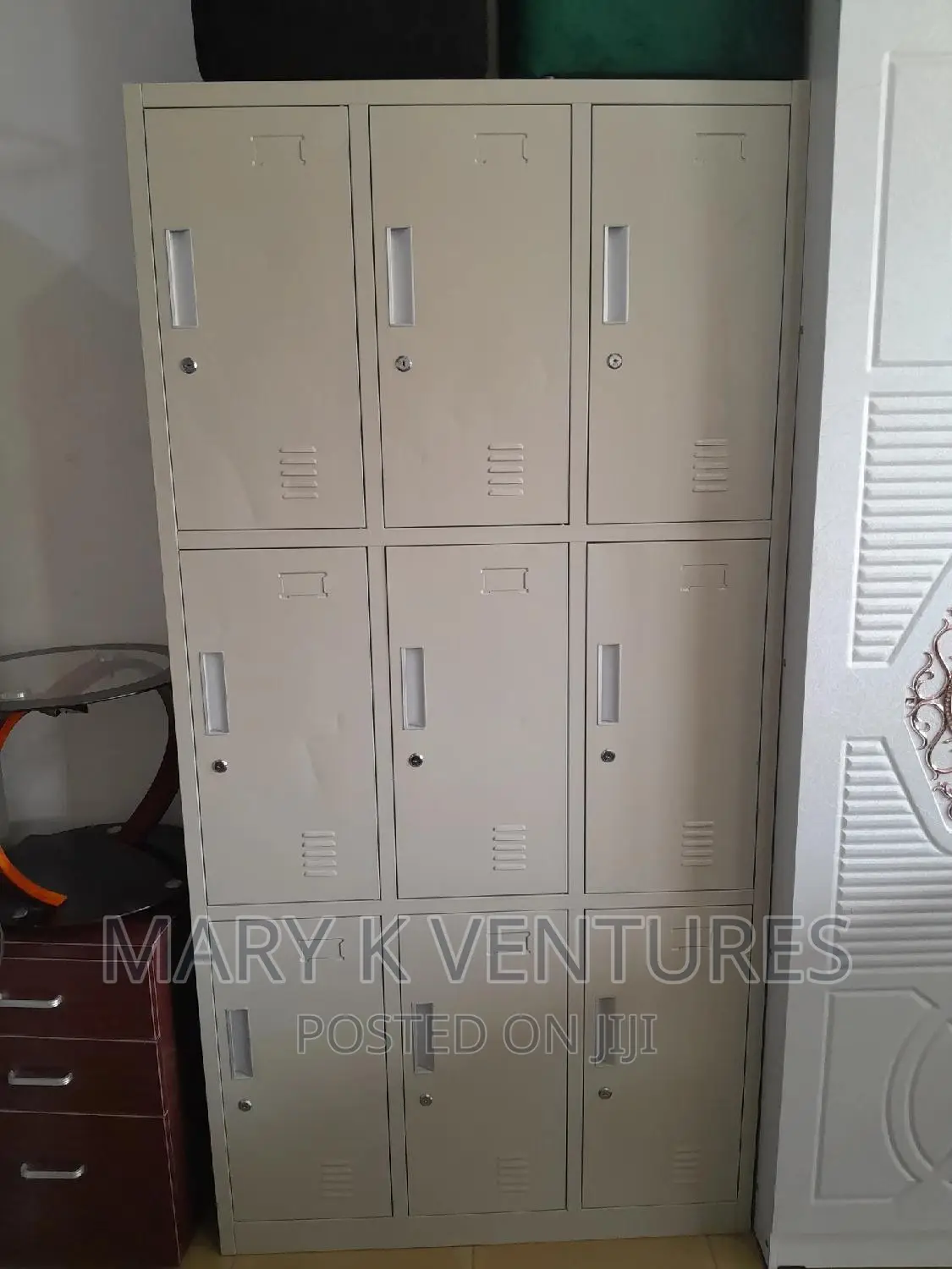 9 Doors Metal Cabinet
