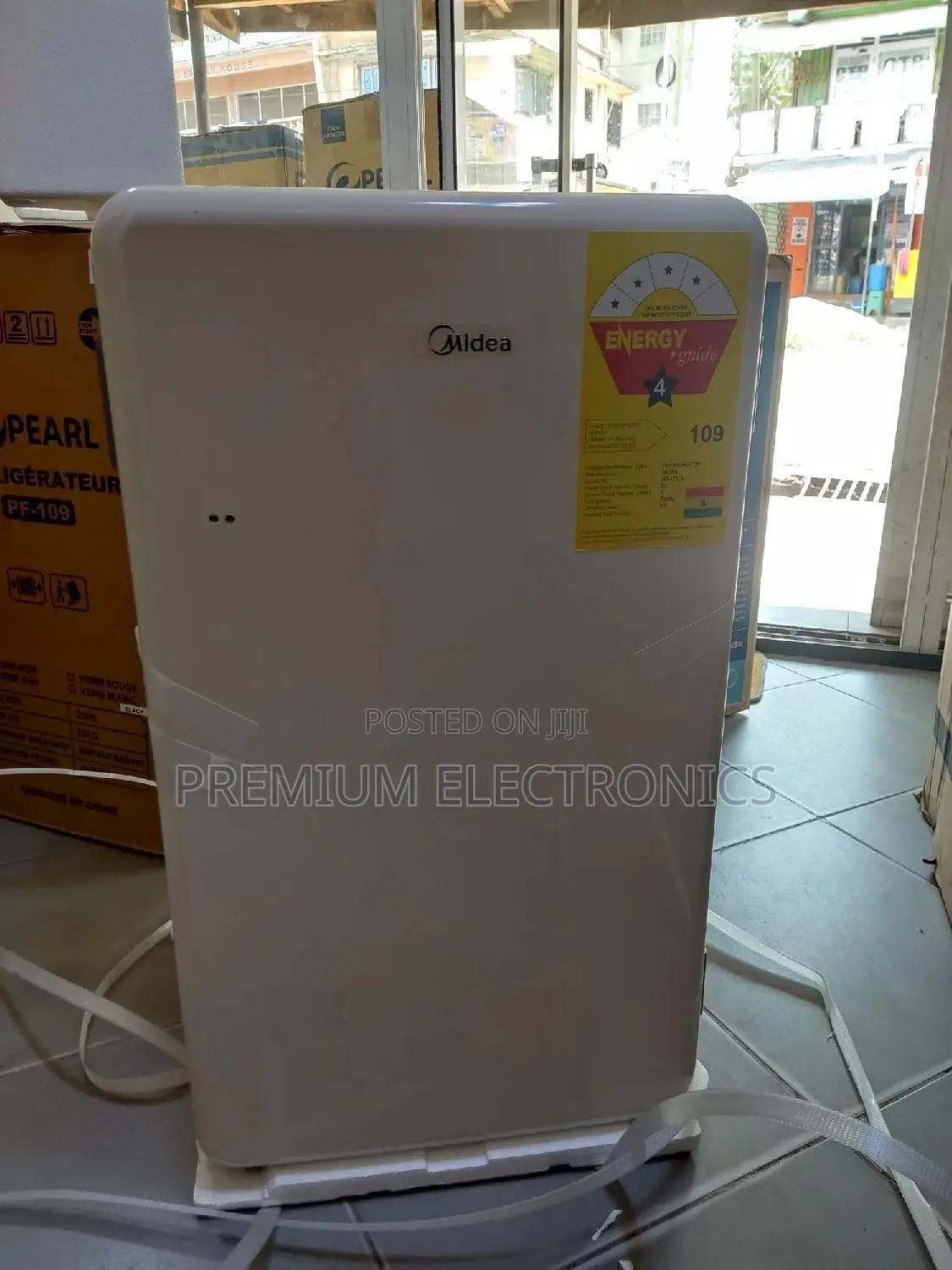 Midea 93ltr Table Top Fridge White Hs-121ln-Retro 4-Star