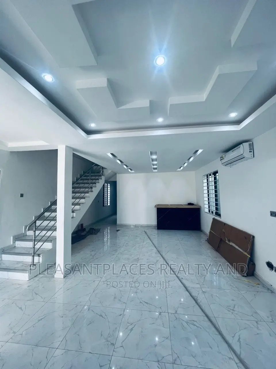 4bdrm Duplex in Pleasantplaces, School Junction for sale