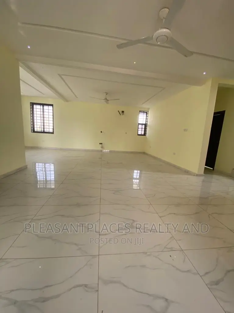 4bdrm Duplex in Pleasantplaces, East Legon for rent