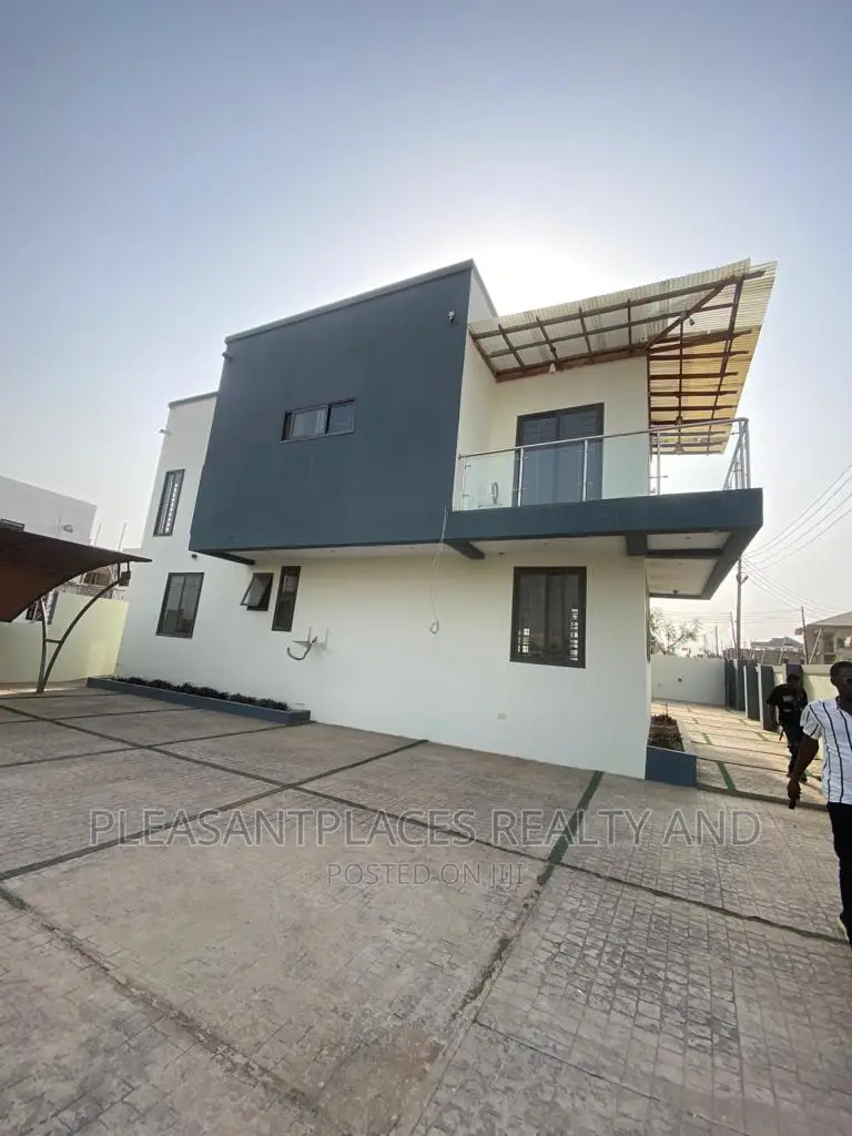 4bdrm Duplex in Pleasantplaces, East Legon for rent