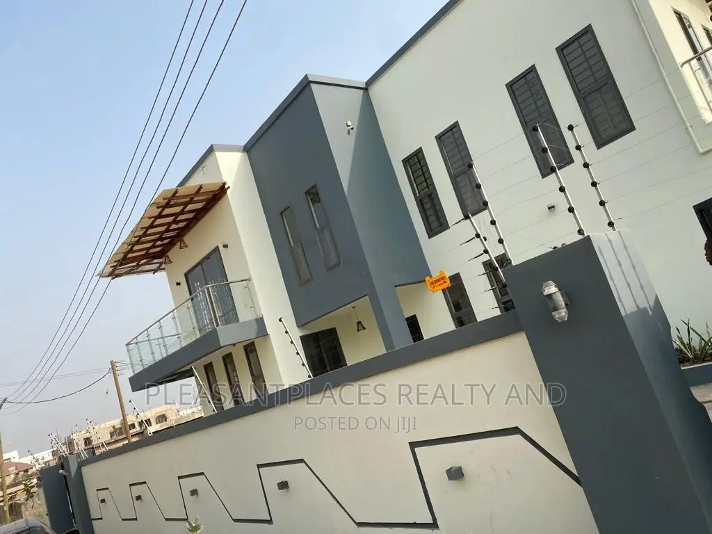 4bdrm Duplex in Pleasantplaces, East Legon for rent