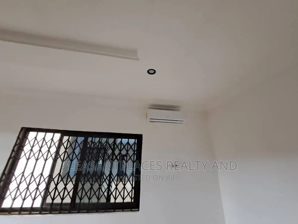 3bdrm Duplex in Pleasantplaces, Oyarifa for rent