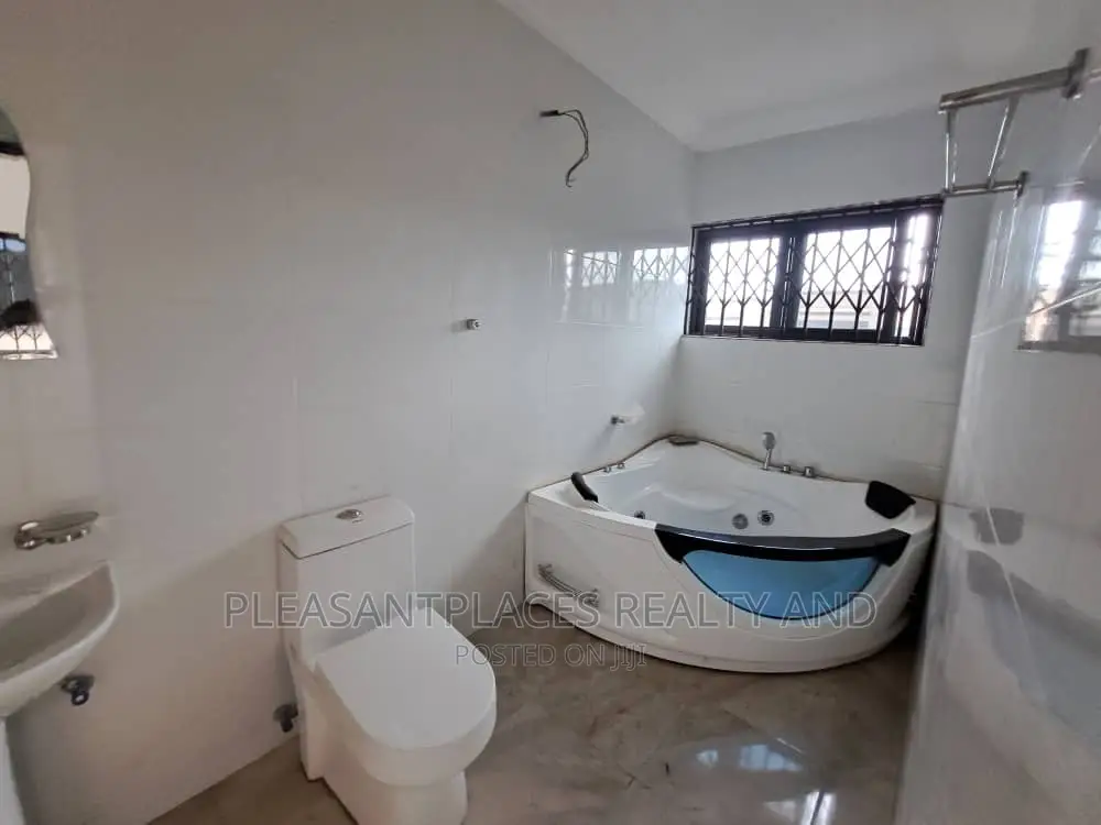 3bdrm Duplex in Pleasantplaces, Oyarifa for rent