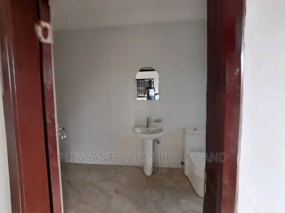 3bdrm Duplex in Pleasantplaces, Oyarifa for rent