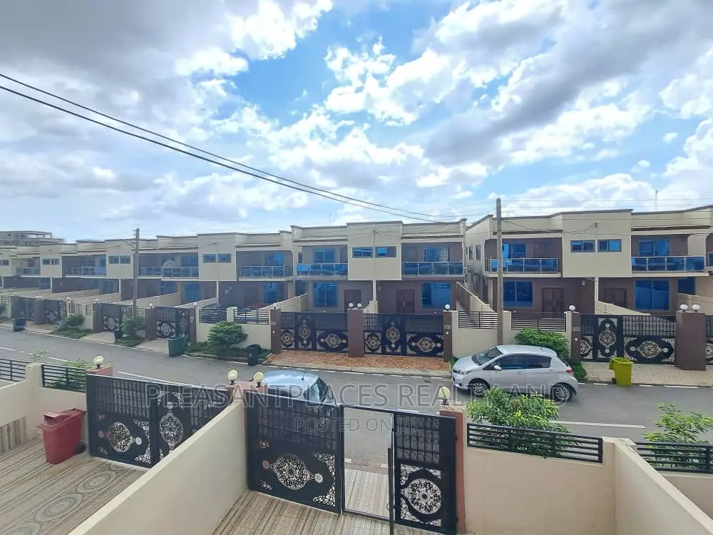3bdrm Duplex in Pleasantplaces, Oyarifa for rent