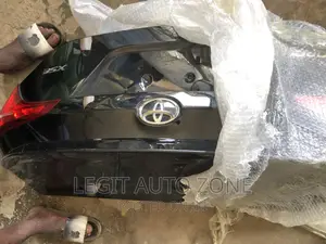 Toyota Corolla 2017 Sports Back Booth