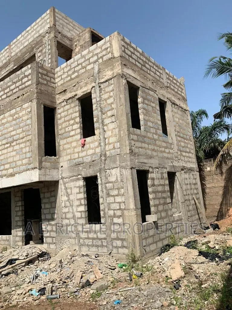 4bdrm Townhouse/Terrace in Ab Richie Properties, West Legon for sale
