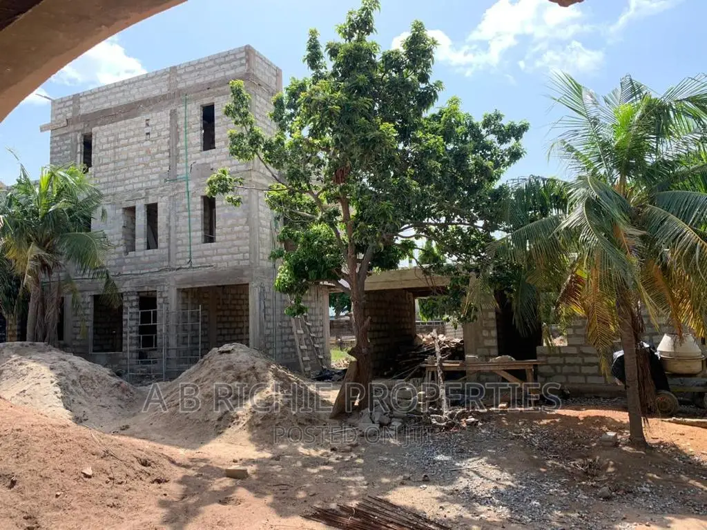 4bdrm Townhouse/Terrace in Ab Richie Properties, West Legon for sale