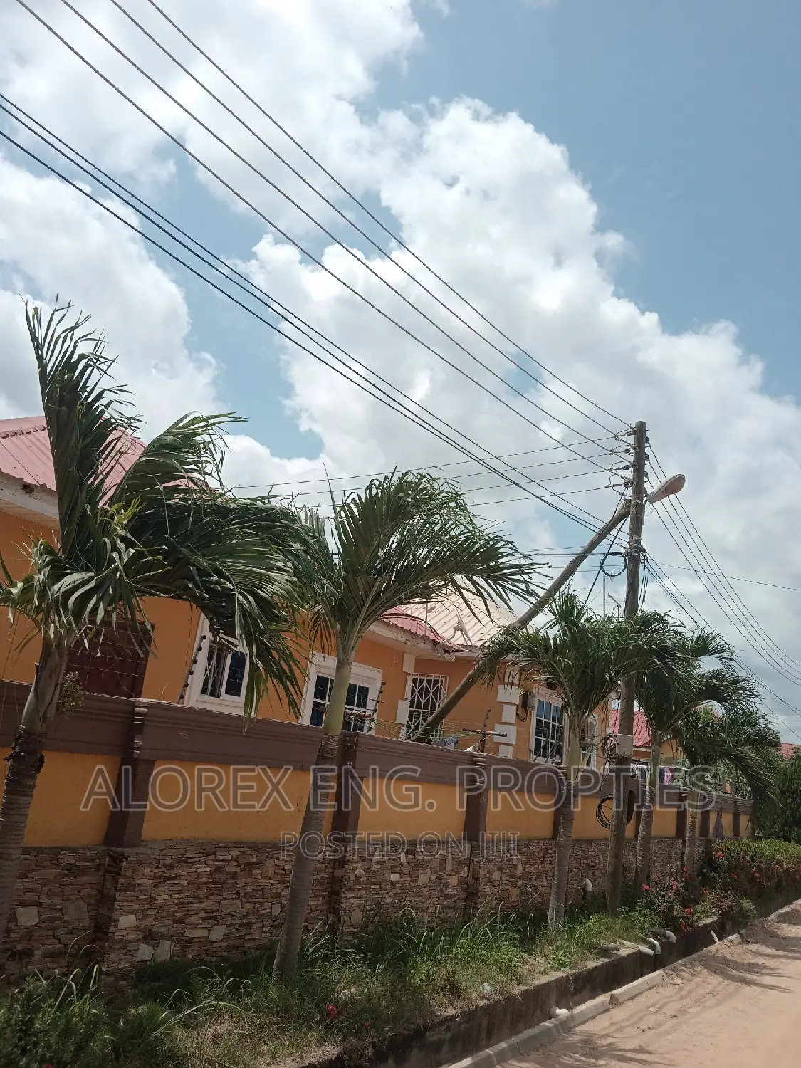 3bdrm House in Self Compound, Oyarifa for rent
