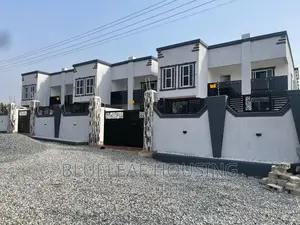 4bdrm Duplex in Lake Side Estate for sale