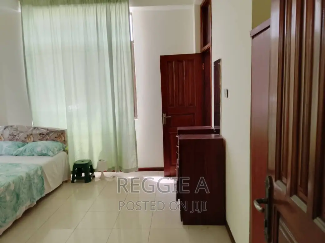 A 3-Bedroom Fully Furnished Flat. Short /Long Stay
