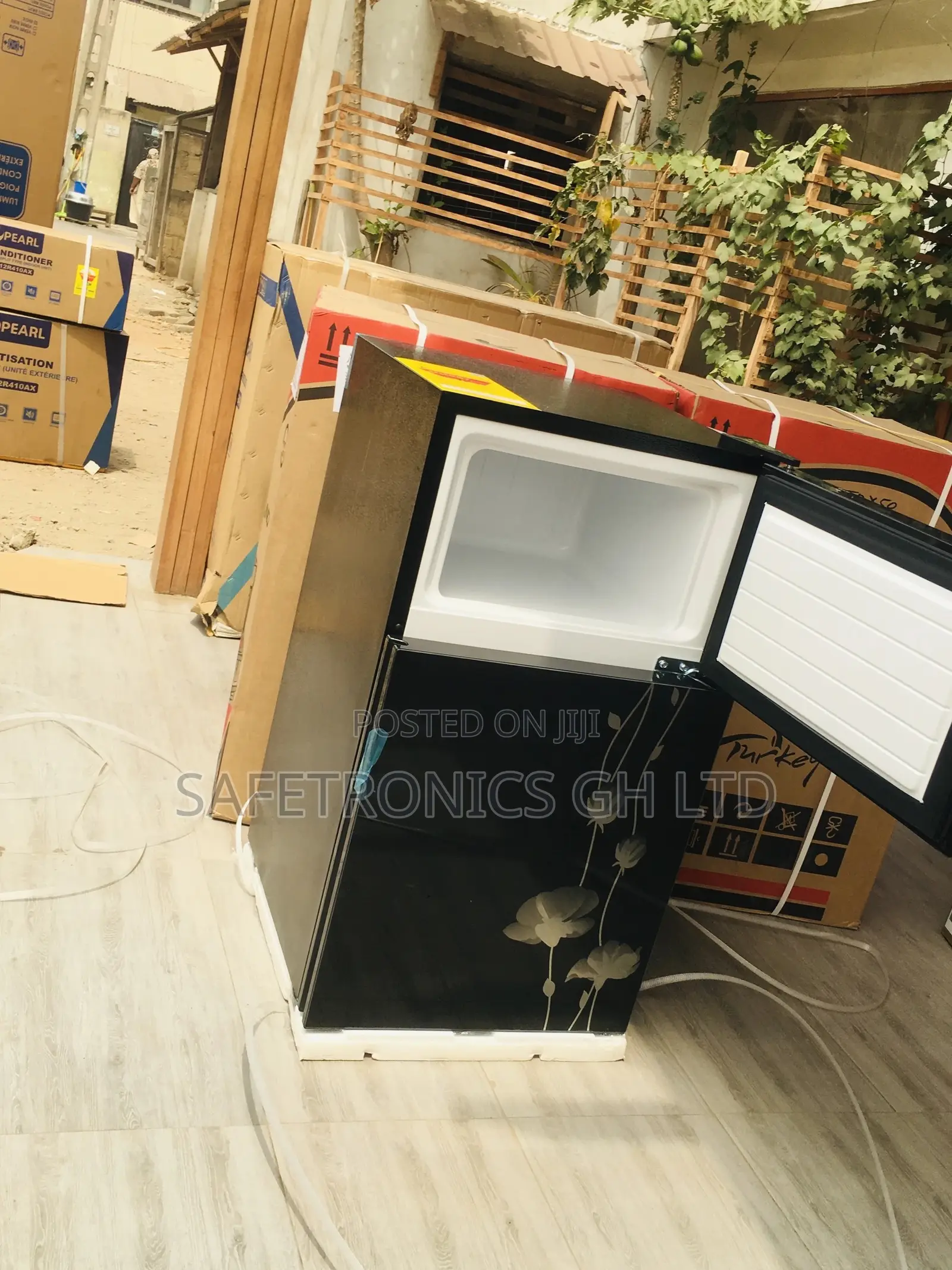 PF-10T Black Glass Topfreezer Doubledoor Pearl Fridge
