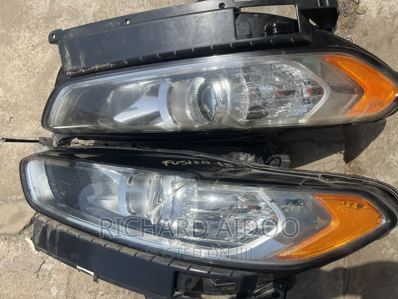 Ford Fusion 2014 Headlight Available