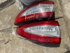 Ford Fusion 2014 Taillight Available