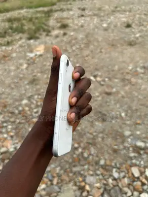 Apple iPhone XR 64 GB White