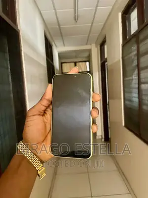 Photo - Apple iPhone 11 128 GB Yellow