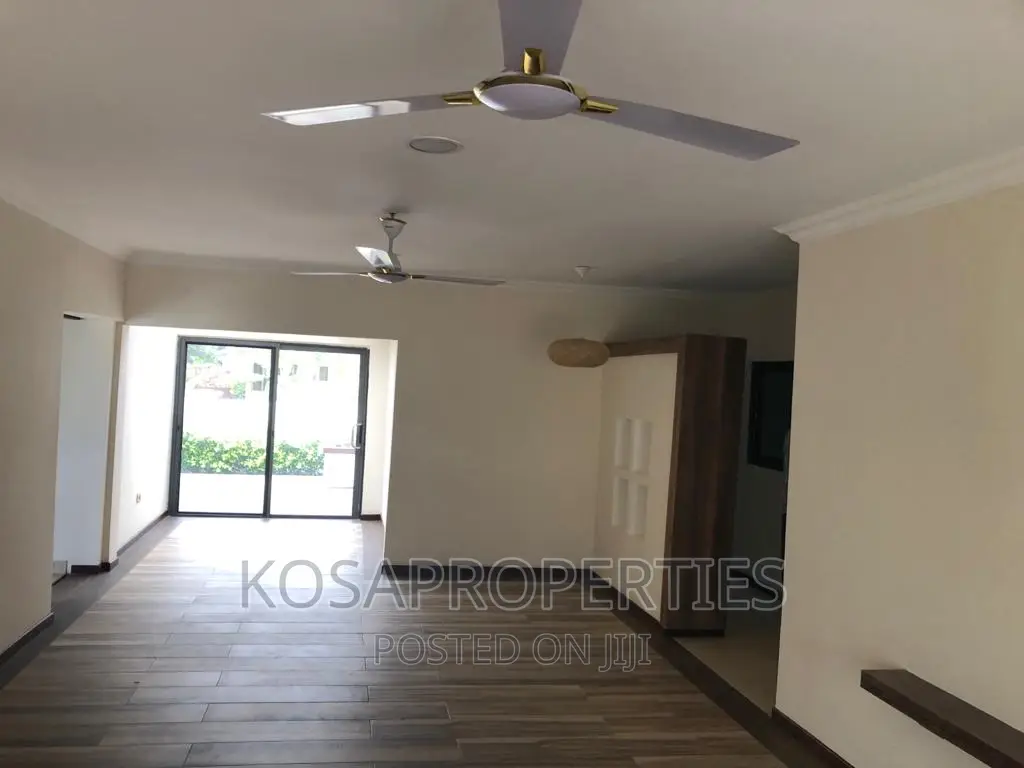 3bdrm House in Tema Community 22 for sale