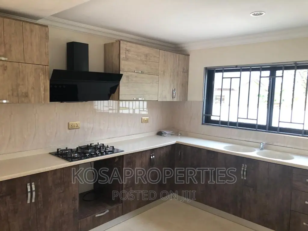 3bdrm House in Tema Community 22 for sale