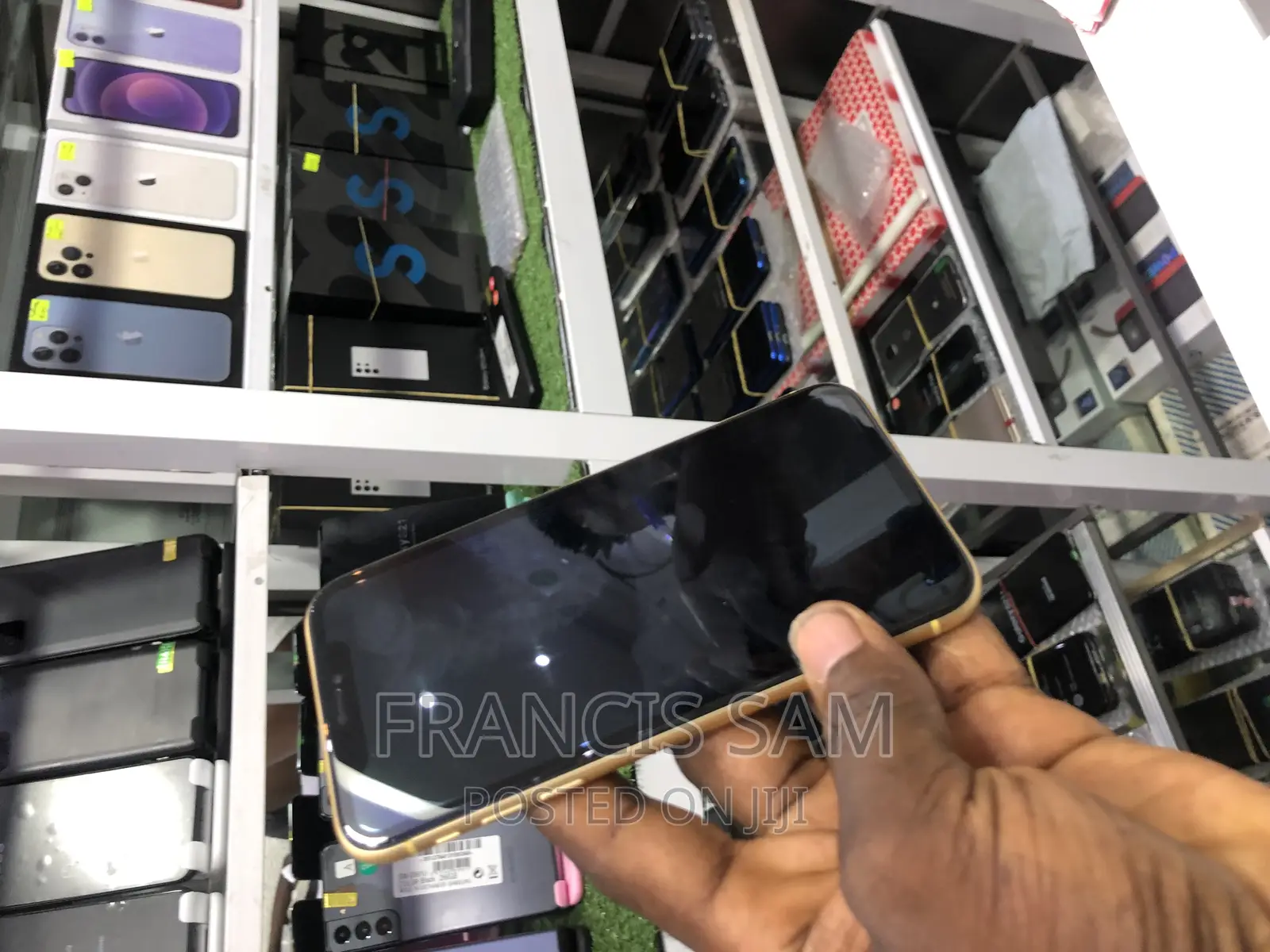 New Apple iPhone XR 64 GB Yellow
