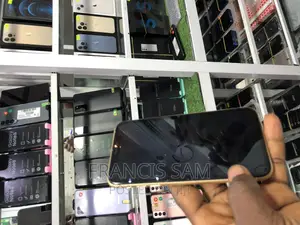 New Apple iPhone XR 128 GB Yellow