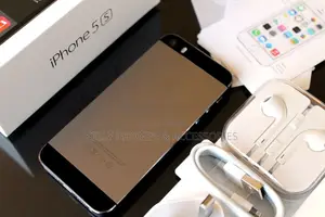 New Apple iPhone 5s 32 GB Silver