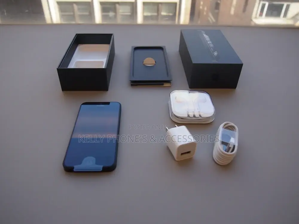 New Apple iPhone 5s 32 GB Silver