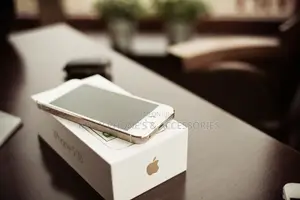 Apple iPhone 5s 16 GB Gold
