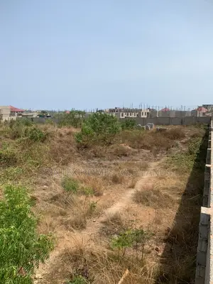 Plots for Sale in Lashibi, Size 70/100
