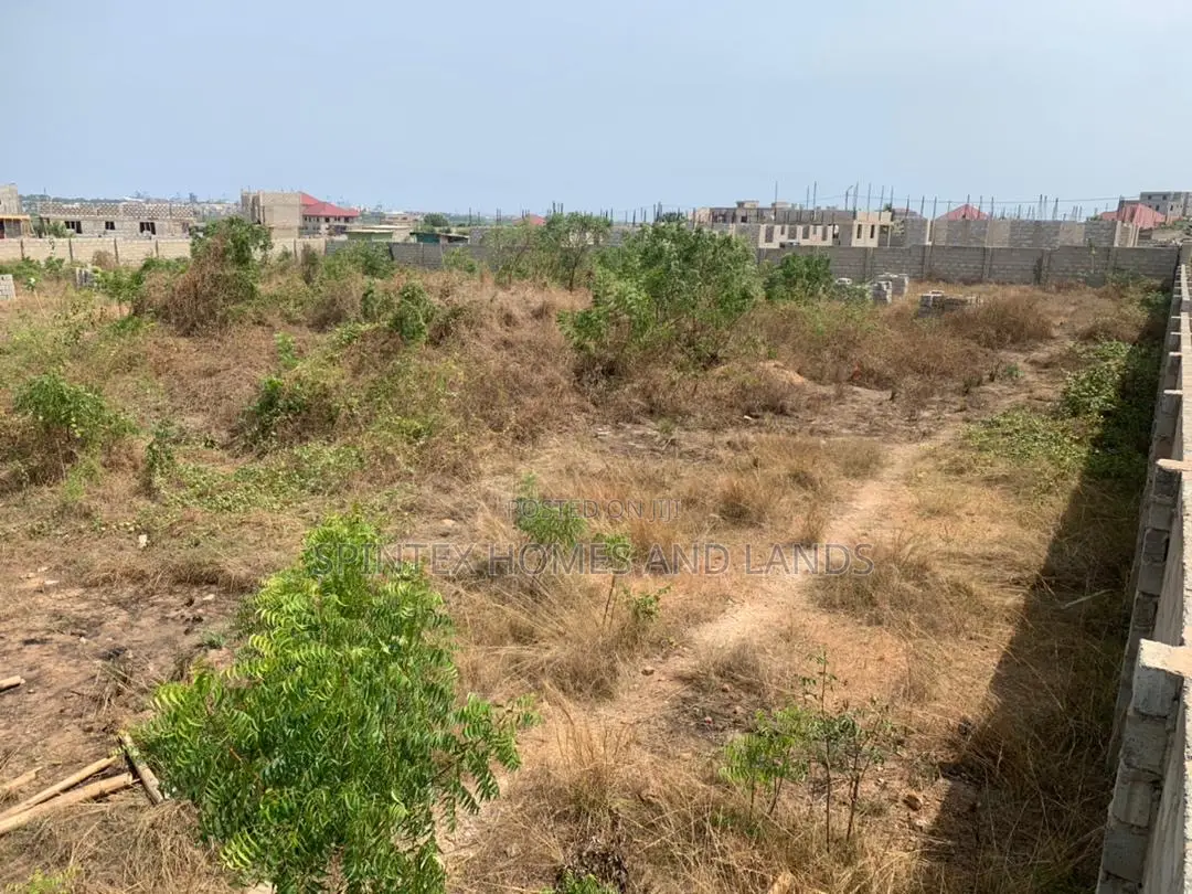 Plots for Sale in Lashibi, Size 70/100