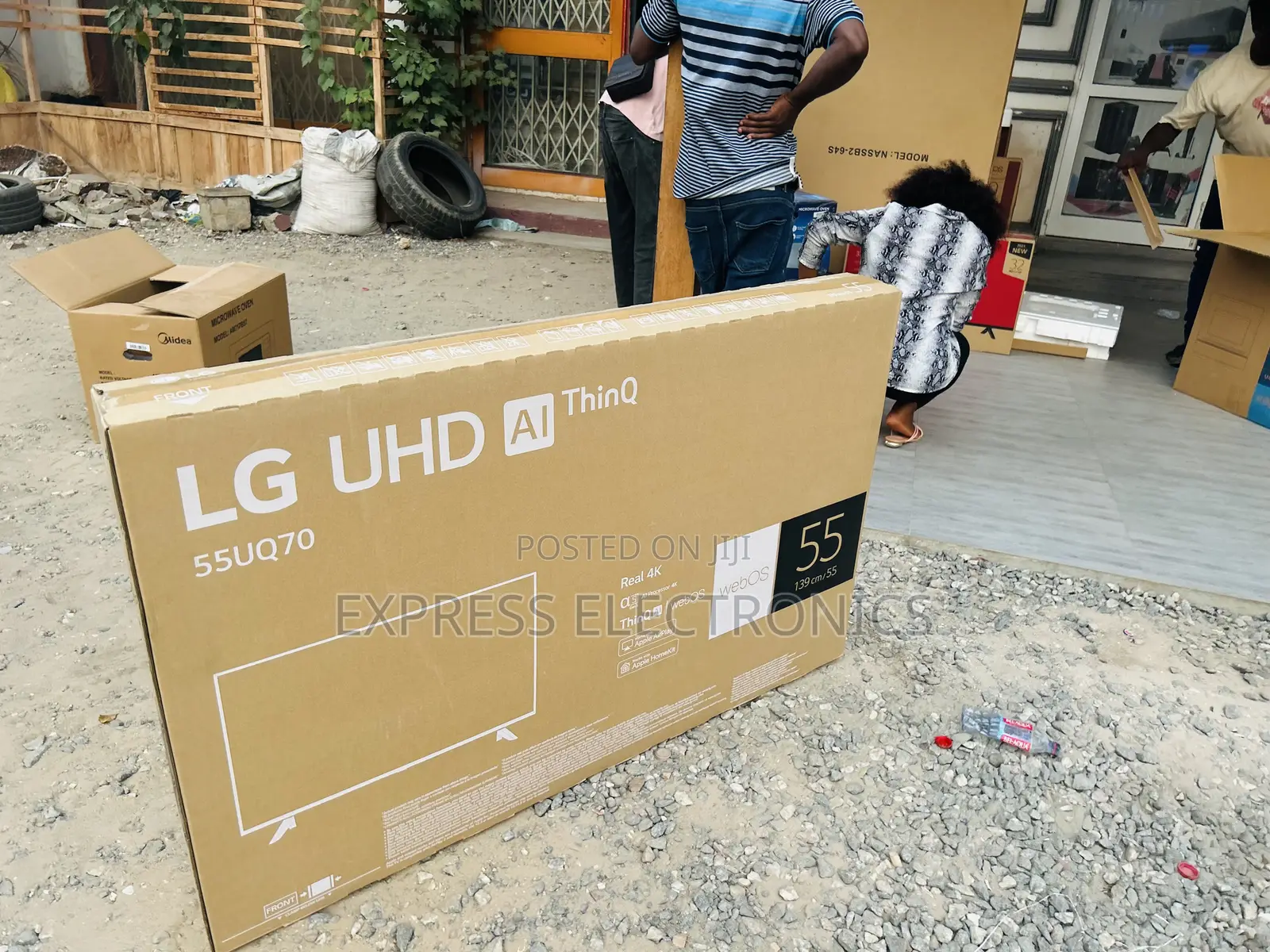 Uhd Smart Glossy Screen Slim Led 55”Ur800 Tv .