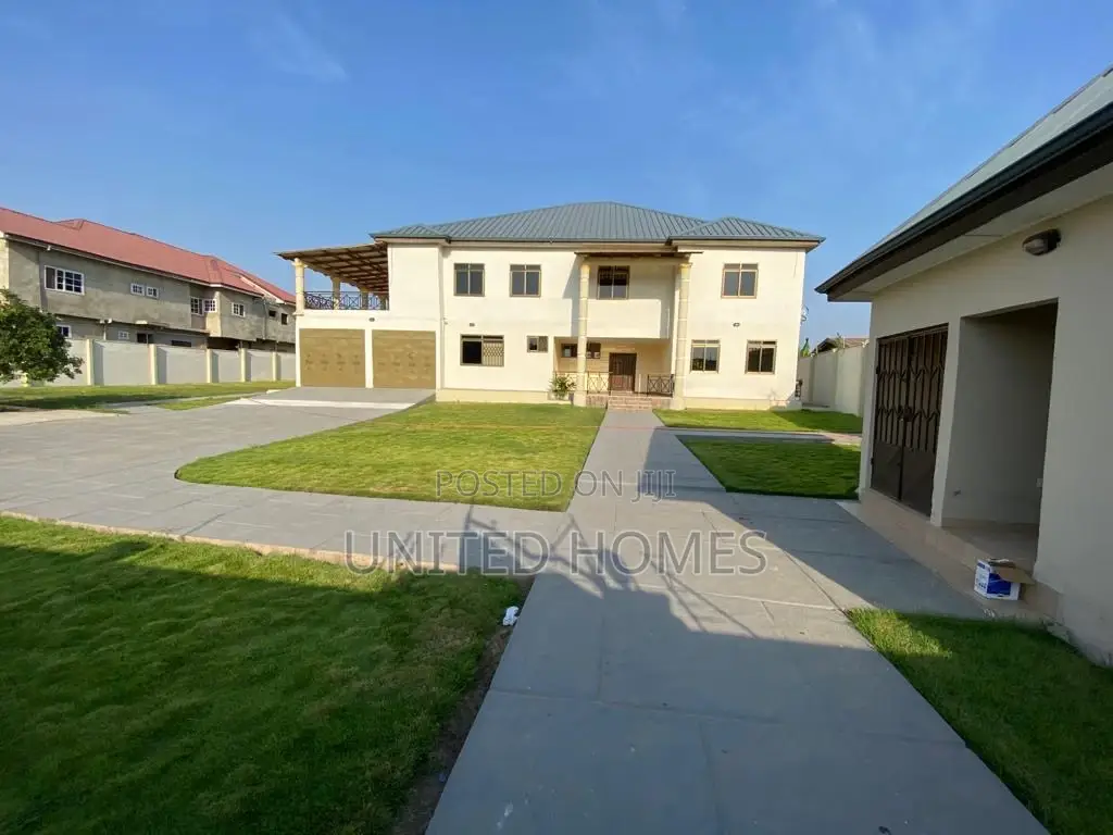 9bdrm Apartment in Kasoa for sale