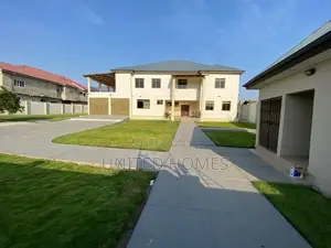9bdrm Apartment in Kasoa for sale