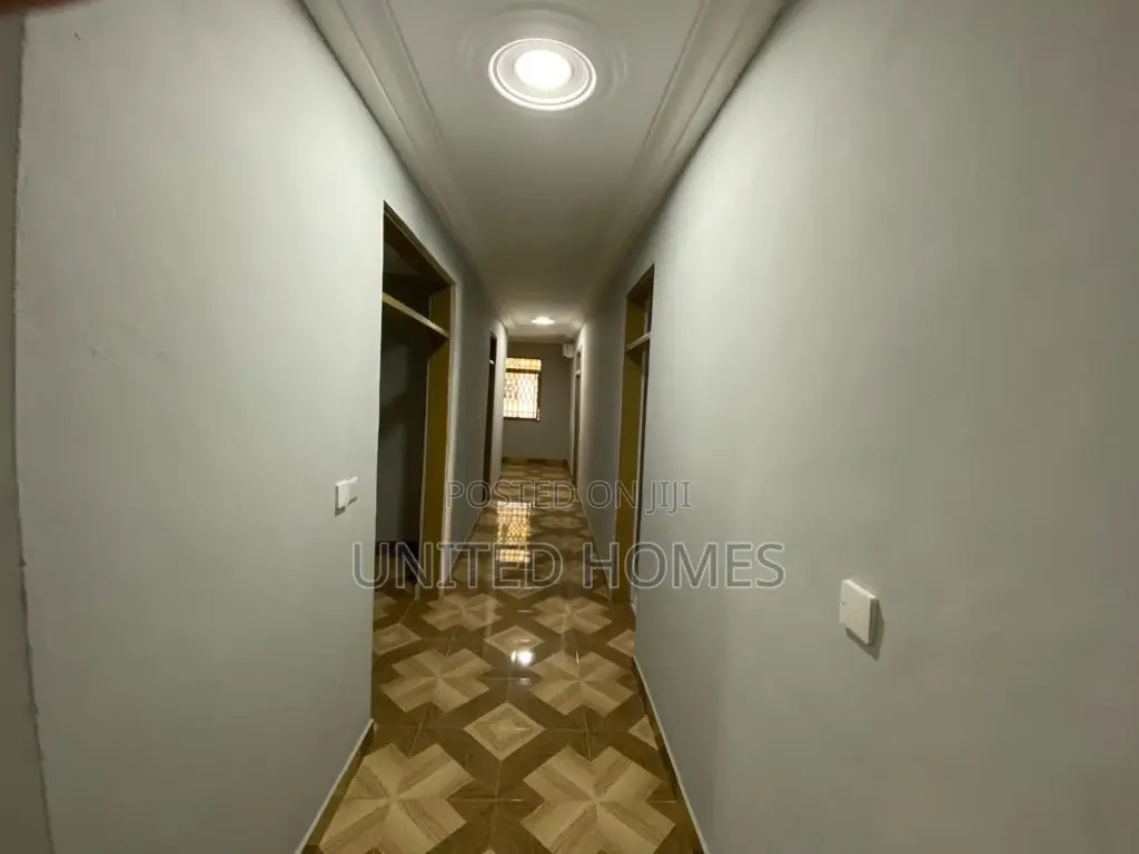 9bdrm Apartment in Kasoa for sale