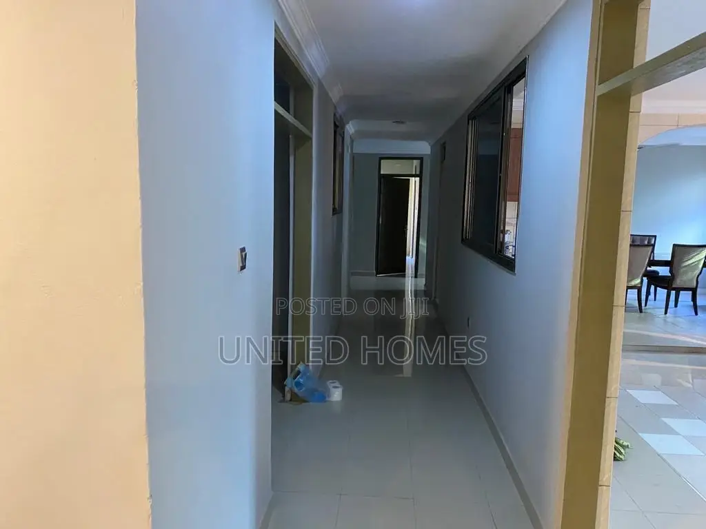 9bdrm Apartment in Kasoa for sale