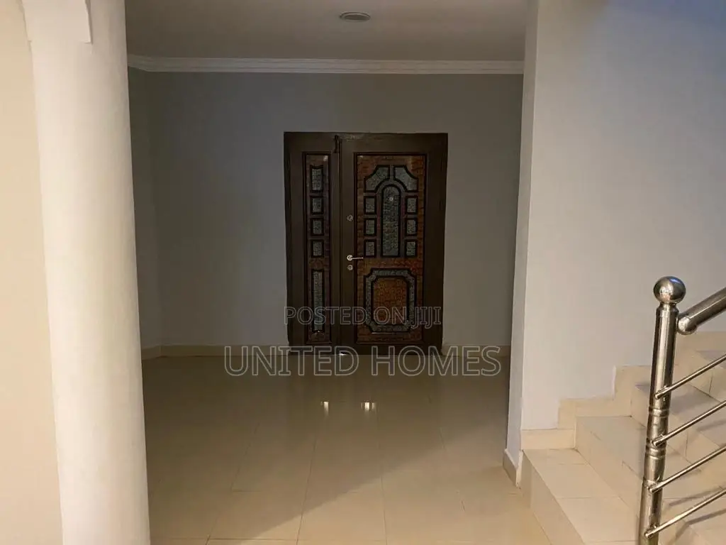 9bdrm Apartment in Kasoa for sale