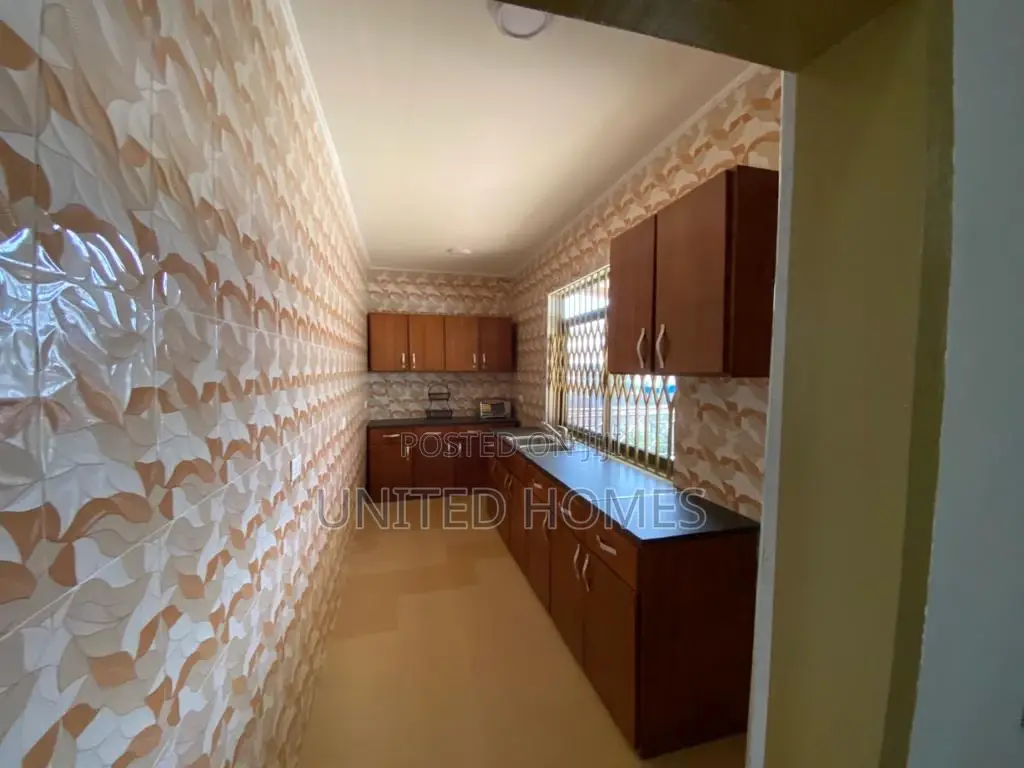 9bdrm Apartment in Kasoa for sale