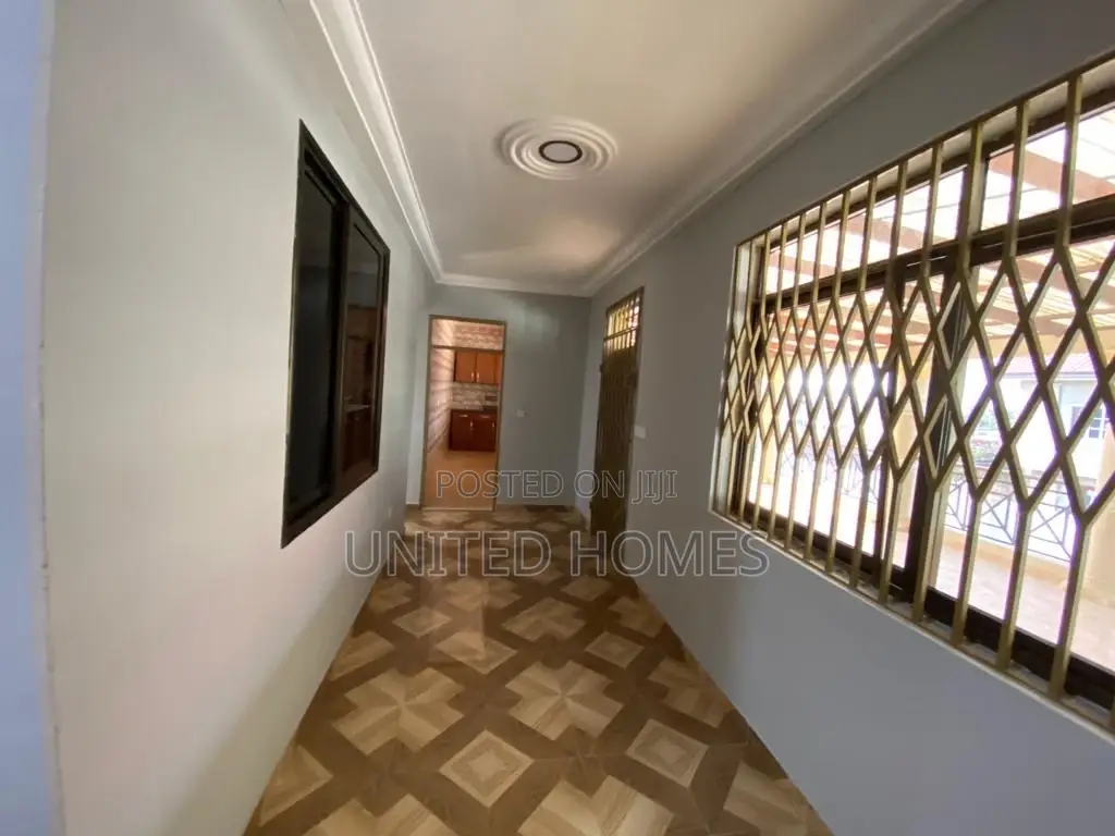 9bdrm Apartment in Kasoa for sale