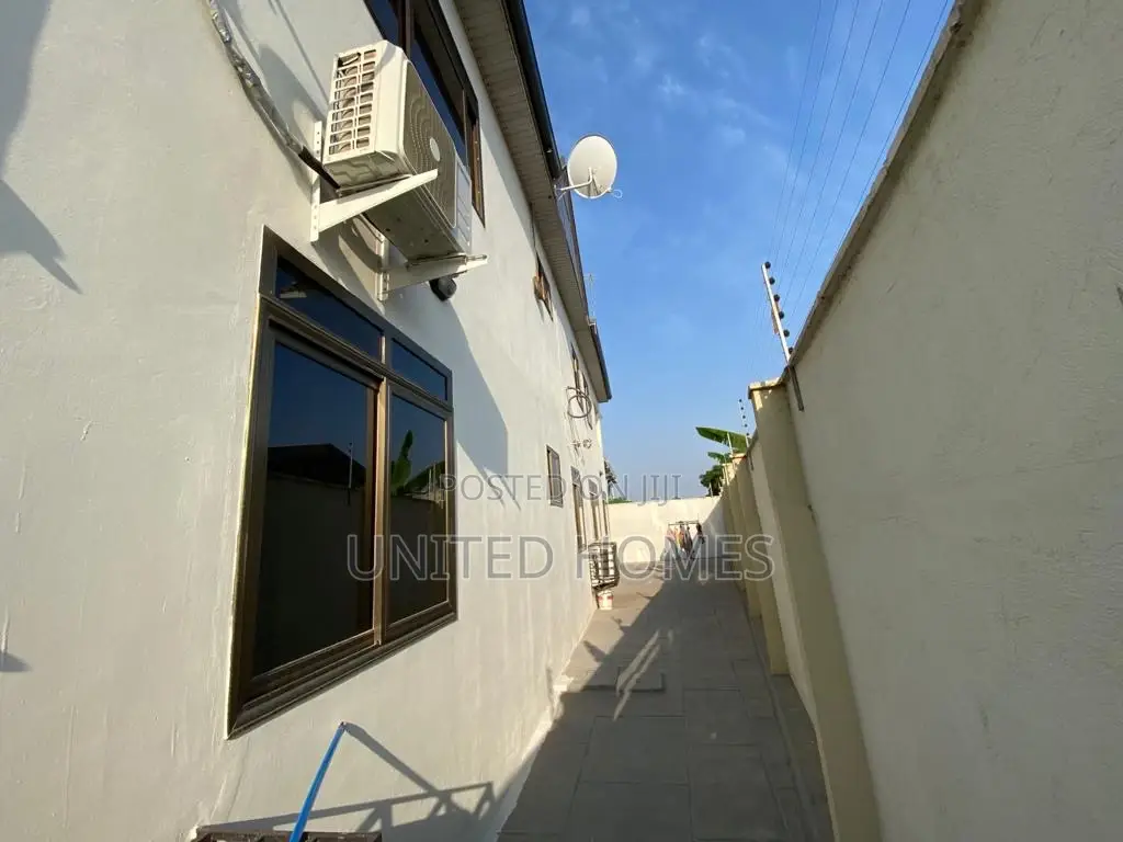 9bdrm Apartment in Kasoa for sale